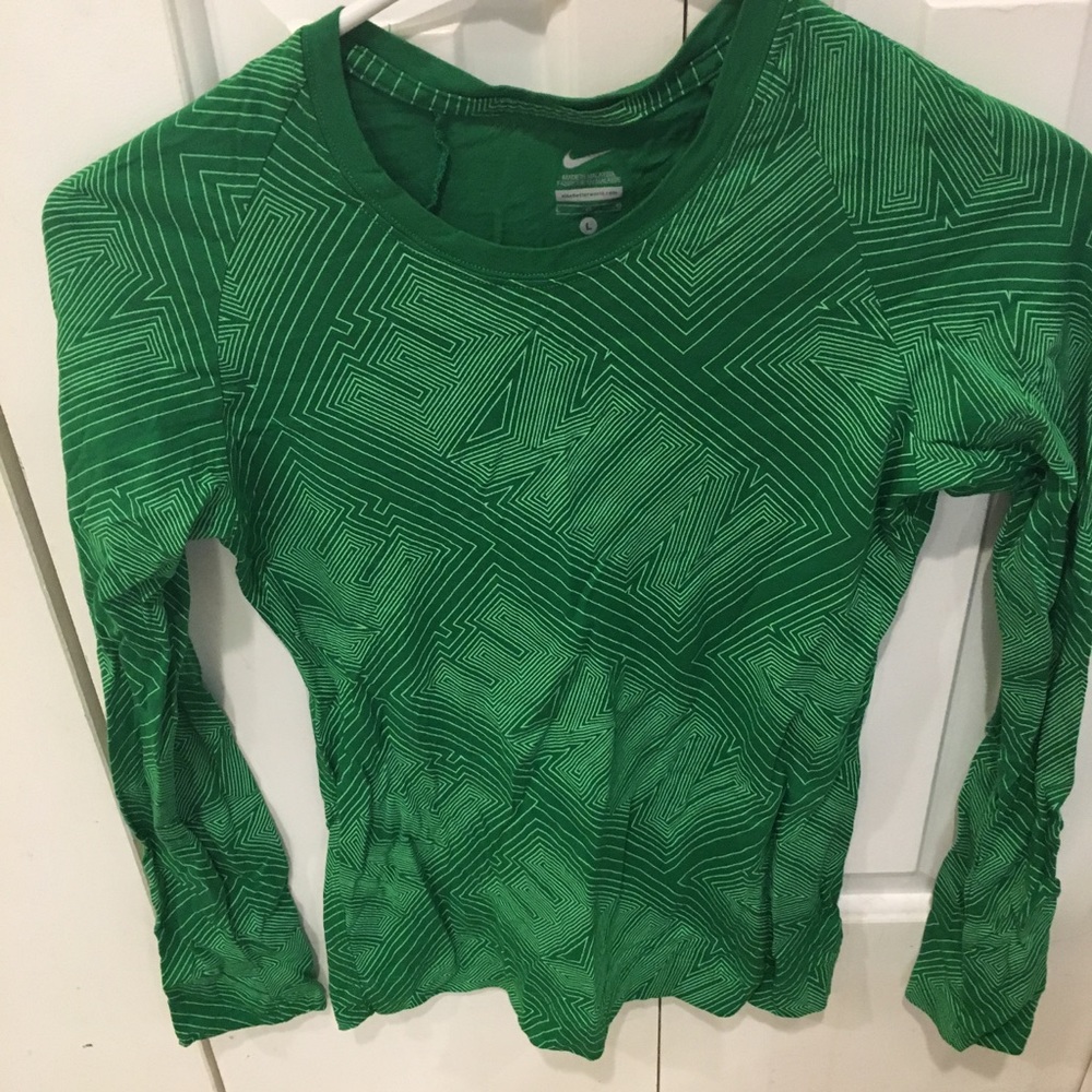 Large girls Nike shirt in green